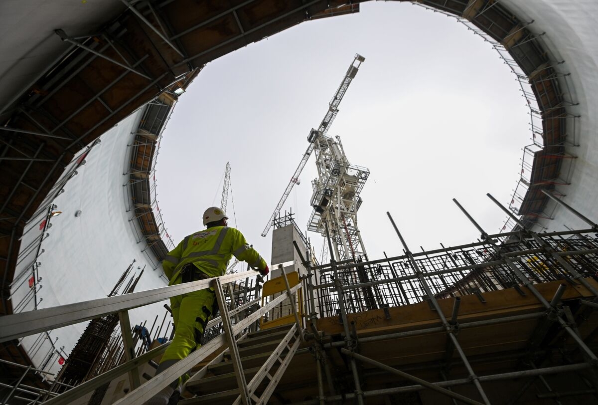 Apollo Reaches £4.5 Billion Bond Deal for EDF's UK Nuclear Plant