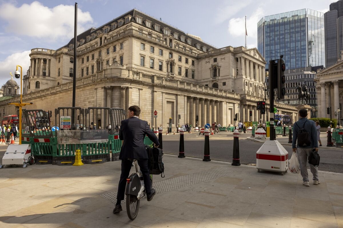 UK Proposes Relaxing Building Society Rules to Boost Growth