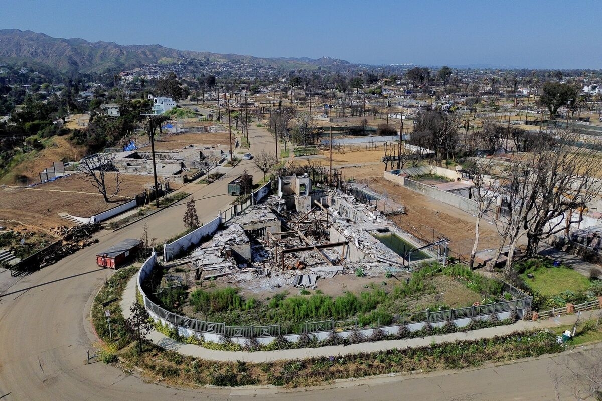 Homes With Toxic Smoke Damage Deepen Insurance Nightmare in LA