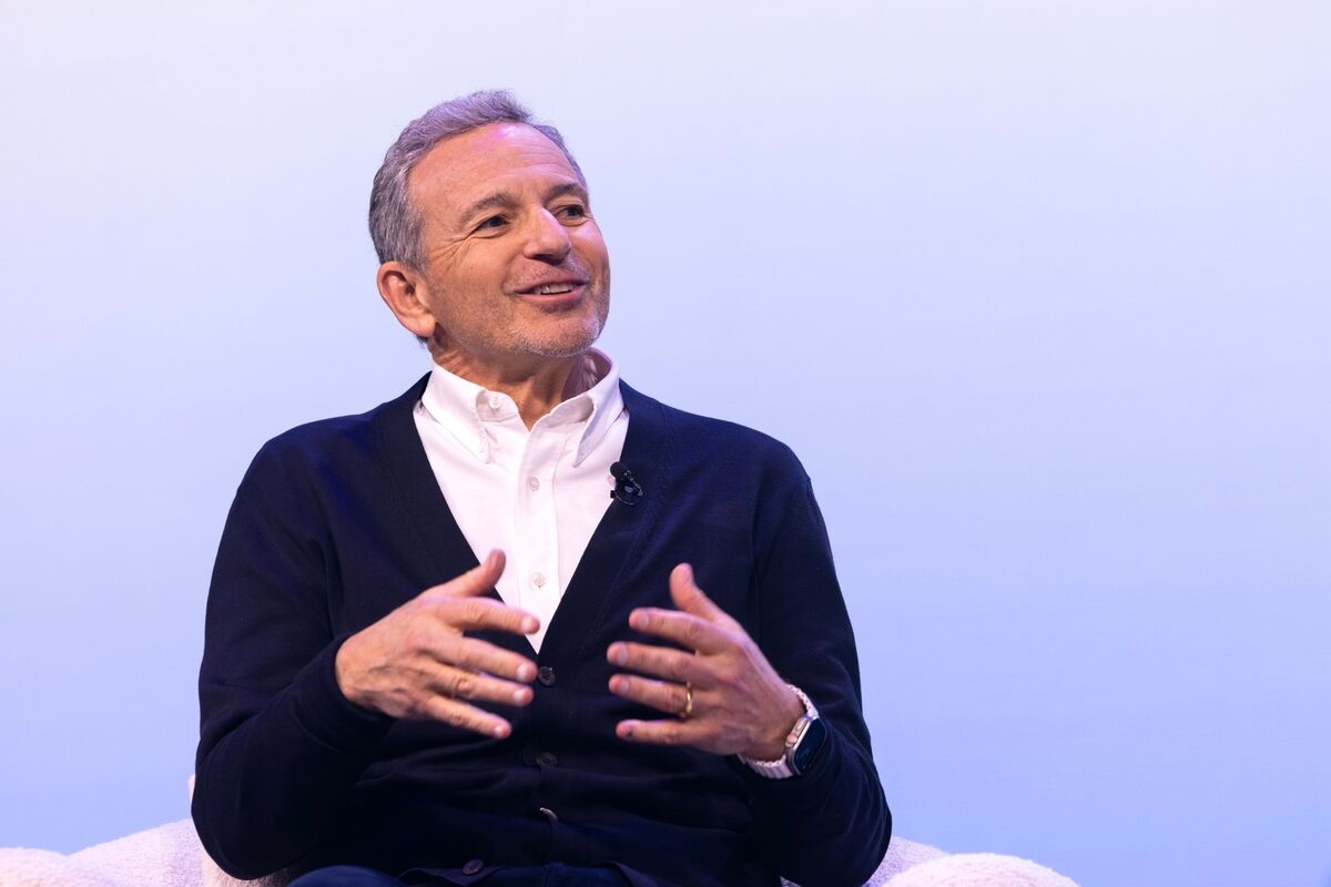 Disney's Iger Plans to Hold On to Traditional Television Networks