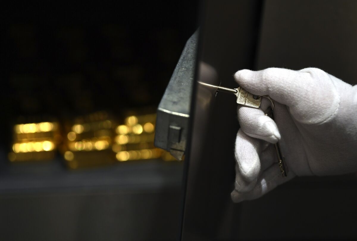 Japan Banks Set to Ban Storage of Cash in Safe Deposit Boxes