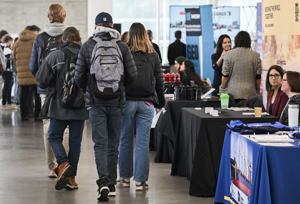 Canada's Youth Job Market Slumps Most Among Major Economies
