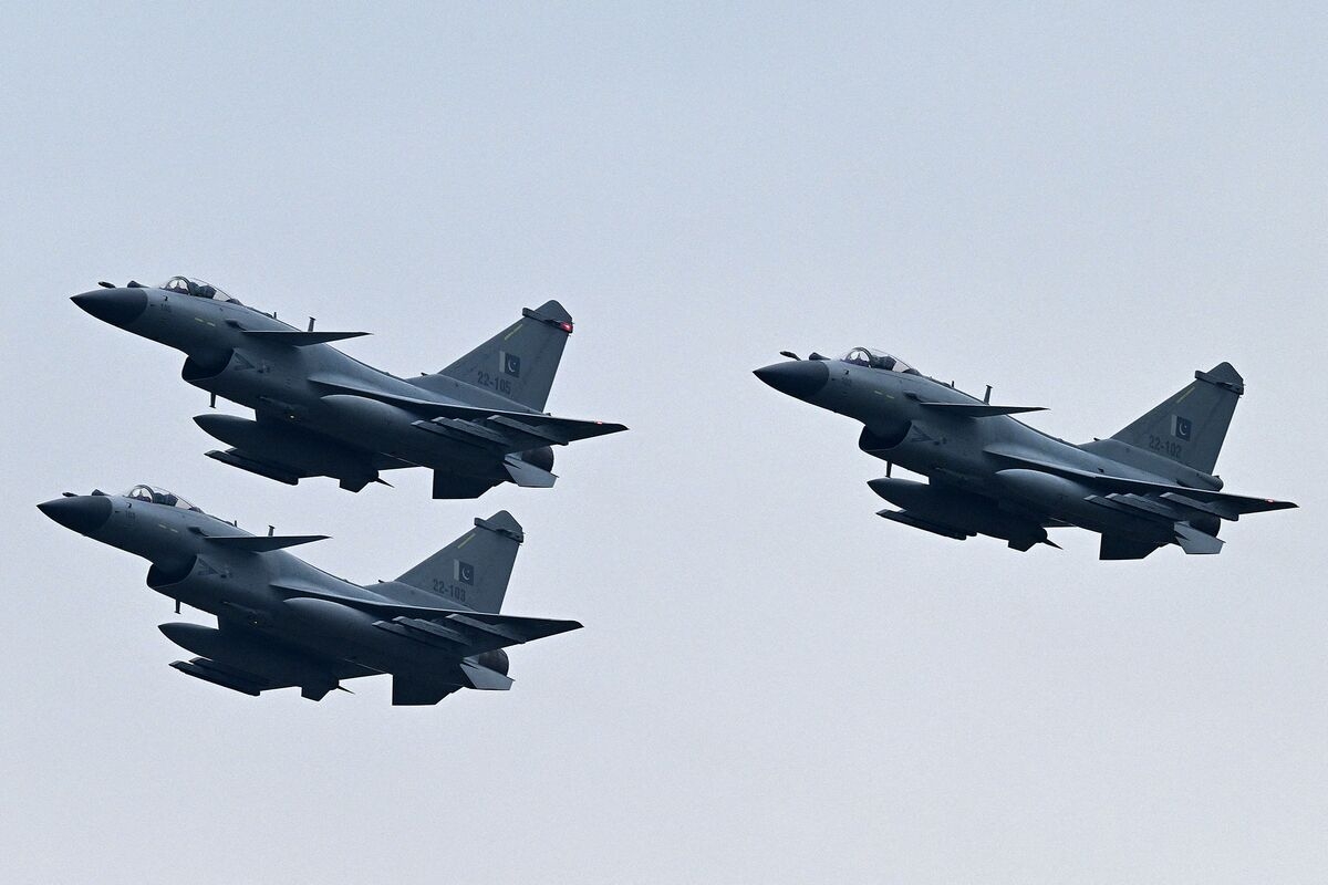 Pakistan Raises Defense Budget 17% in Boost for Chinese Weapons Suppliers