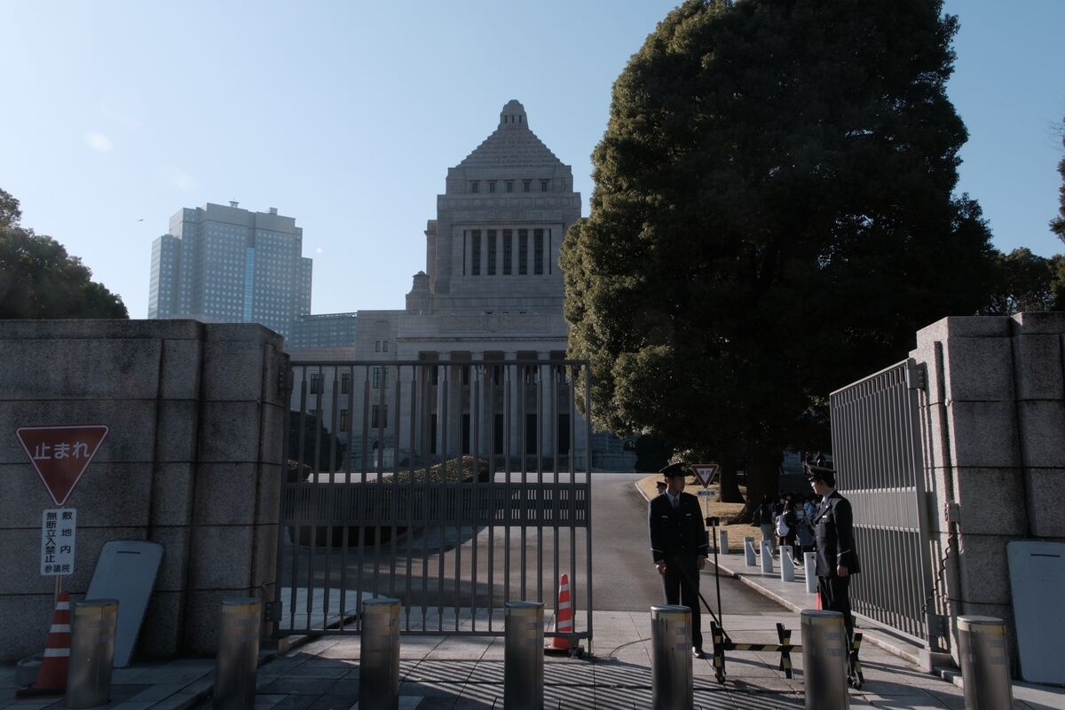 Japanese Bond Yields Trim Recent Gains With Late Drop on Friday