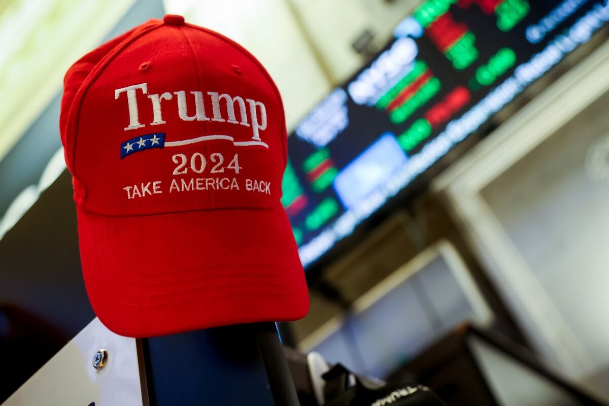 US Stocks Drift From Records as Trump Ramps Up Tariff Threats