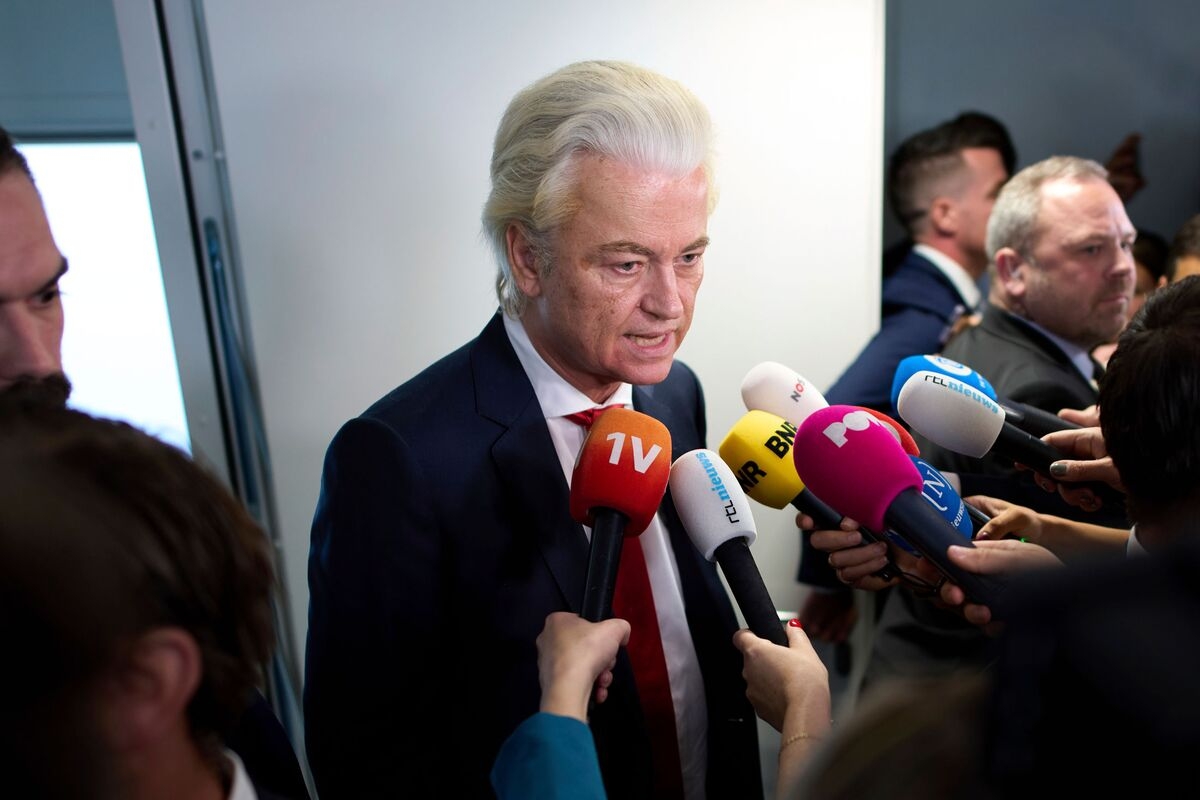Dutch Government Falls After Far Right Quit Coalition
