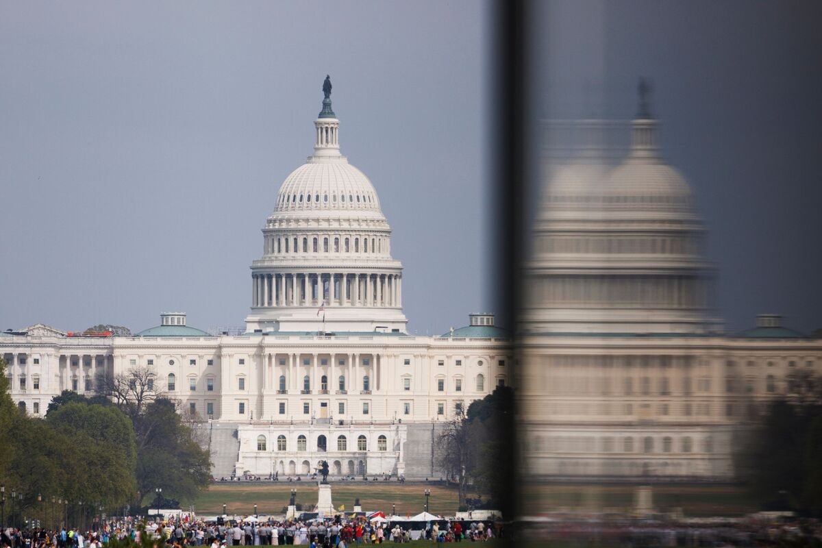 GOP Senators Scrutinize Proxy Advisers Over Potential Conflicts