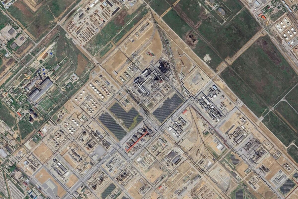 Major Lukoil Refinery Halts Oil Intake After Ukraine Strike