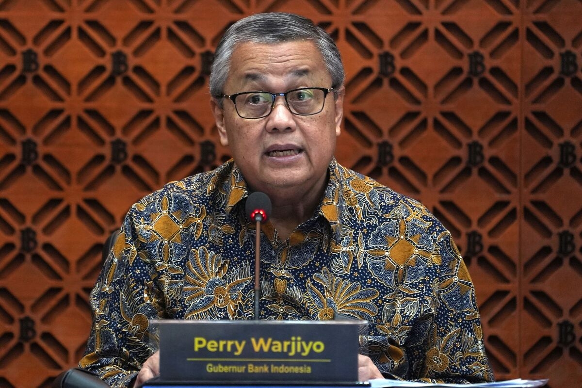 Indonesia Holds Key Rate to Back Rupiah, Will Keep Intervening