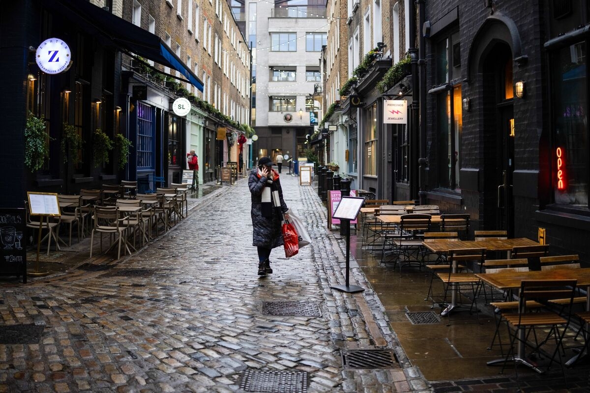 The Party's Over in London — Except at the Palace