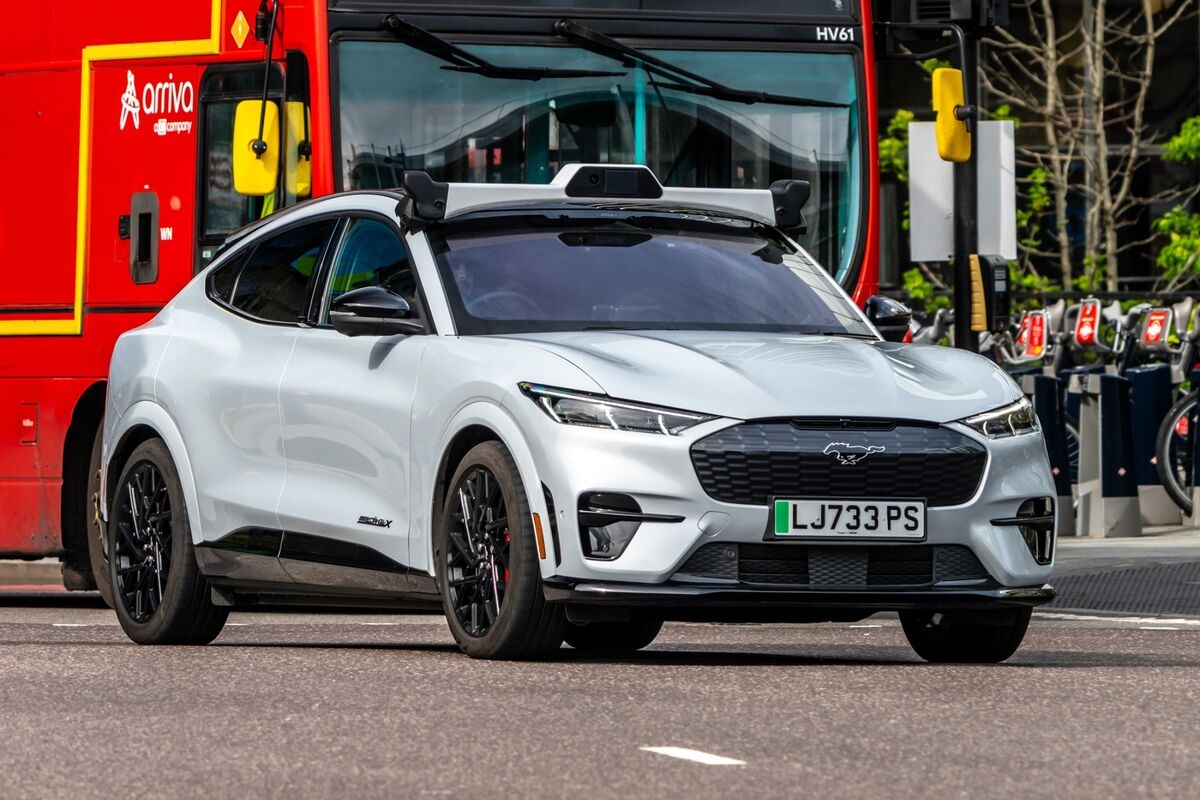 Uber, SoftBank-Backed Wayve Plan Trial of Driverless Cars in UK