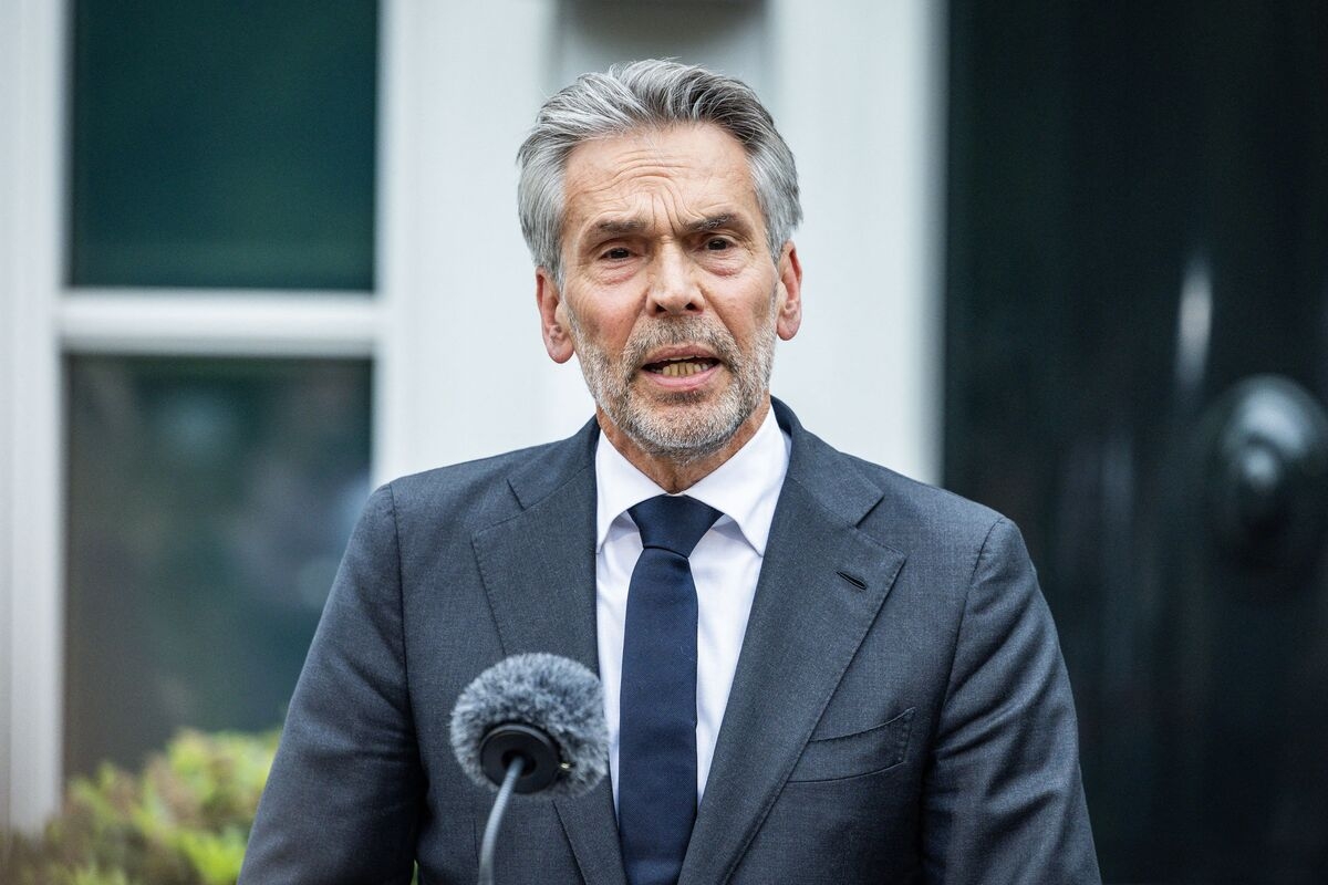 Dutch Prime Minister Gives Resignation, Takes Caretaker Role
