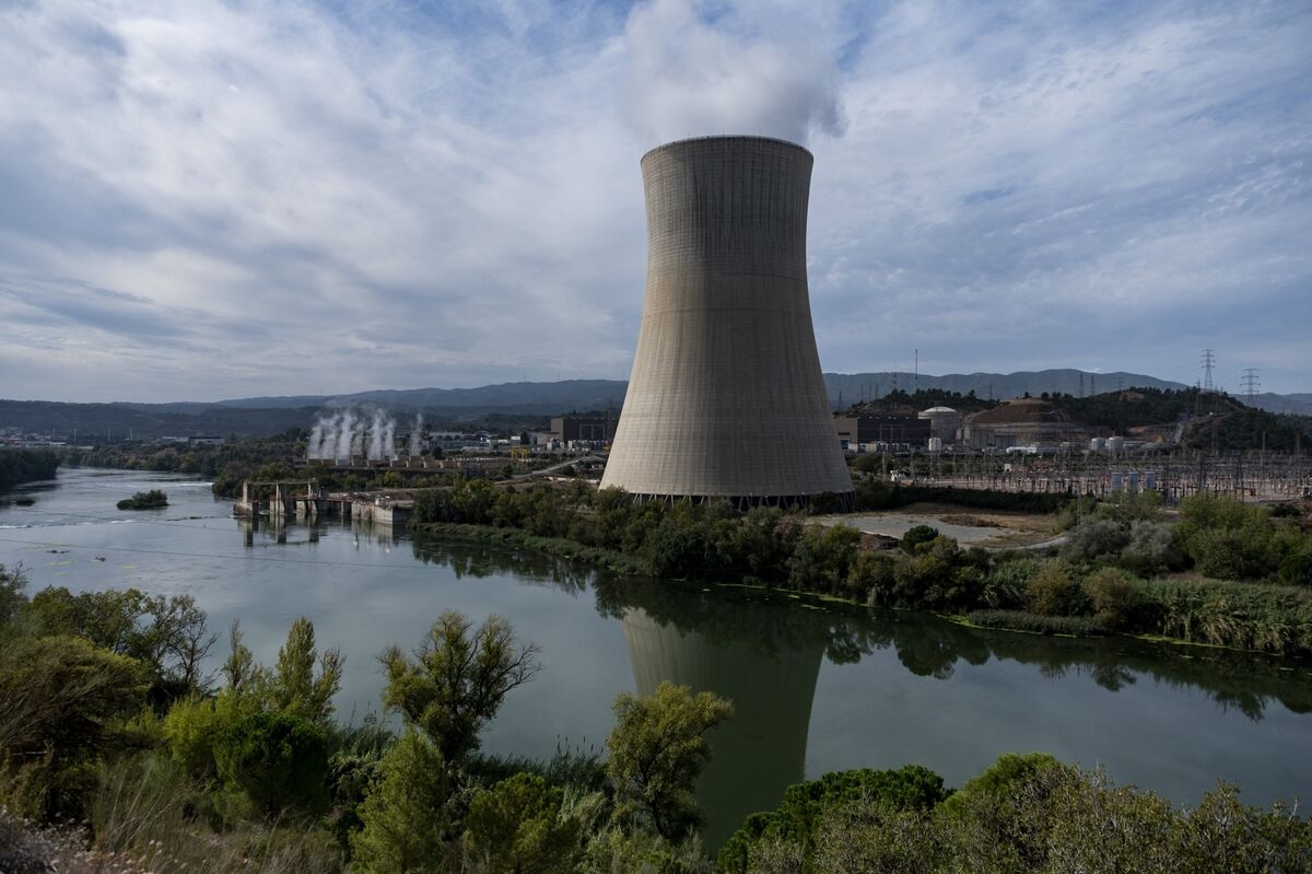 Spain Bucks Nuclear Revival Trend With Commitment to 2035 Exit