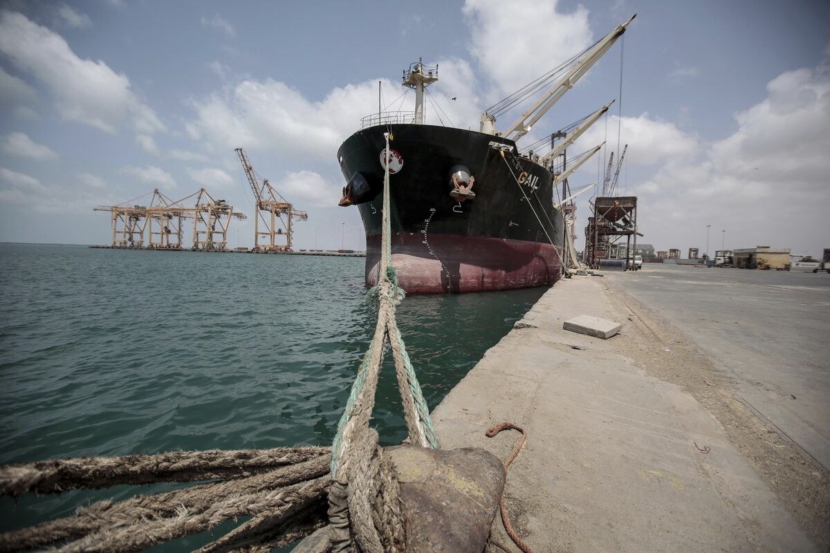 Israel Hits Houthi Targets in Yemeni Port to Halt Missile Fire