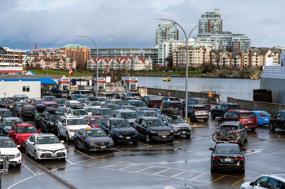 Tariffs, State Jabs Push Canadians to Ditch US Travel, Poll Says
