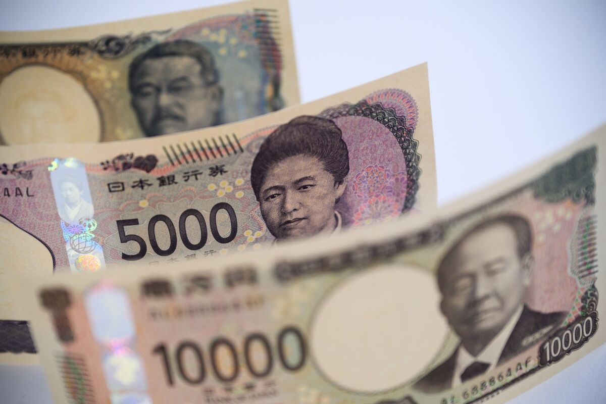 Yen Outperforms Peers After Bessent Suggests Narrowing Rate Gap