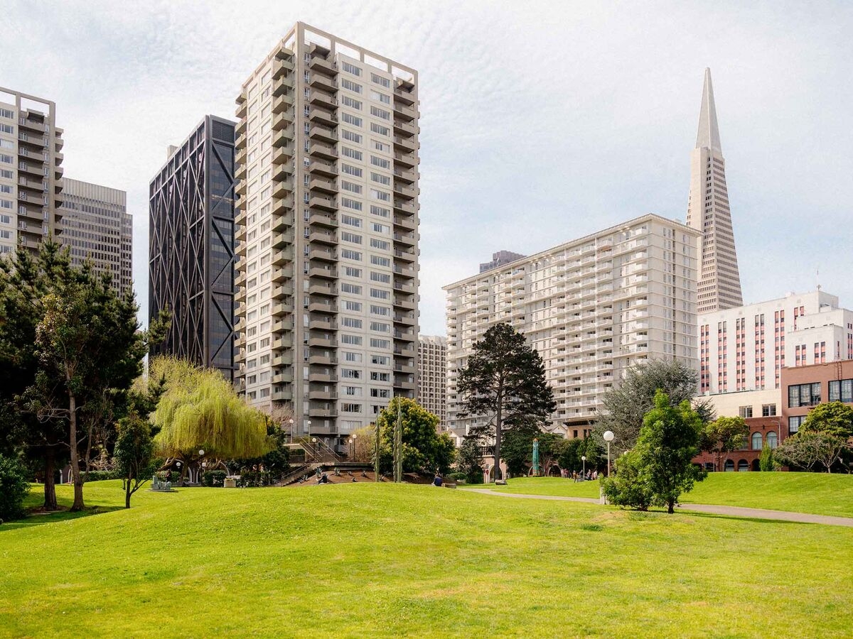 Billionaires and CEOs Bet on Cheap San Francisco Real Estate