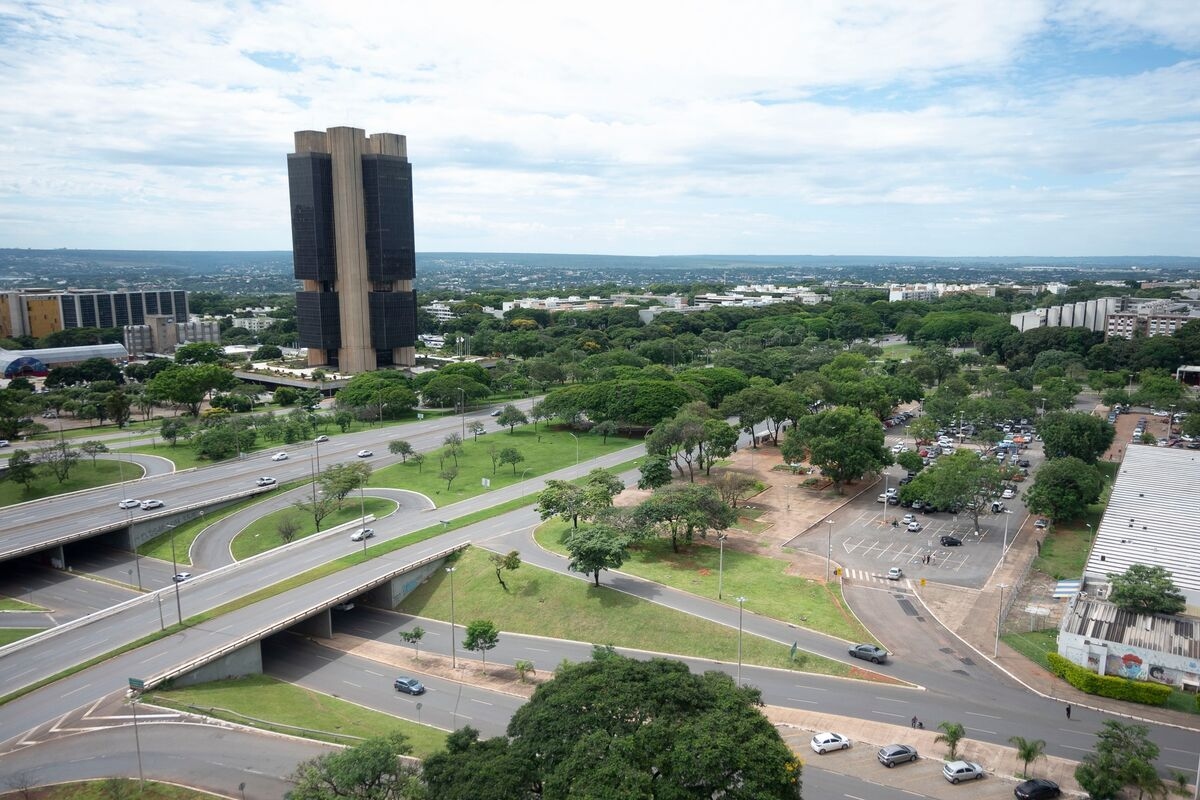 Brazil Central Bank Adjusts FX Strategy to Cut Down Swaps Pile