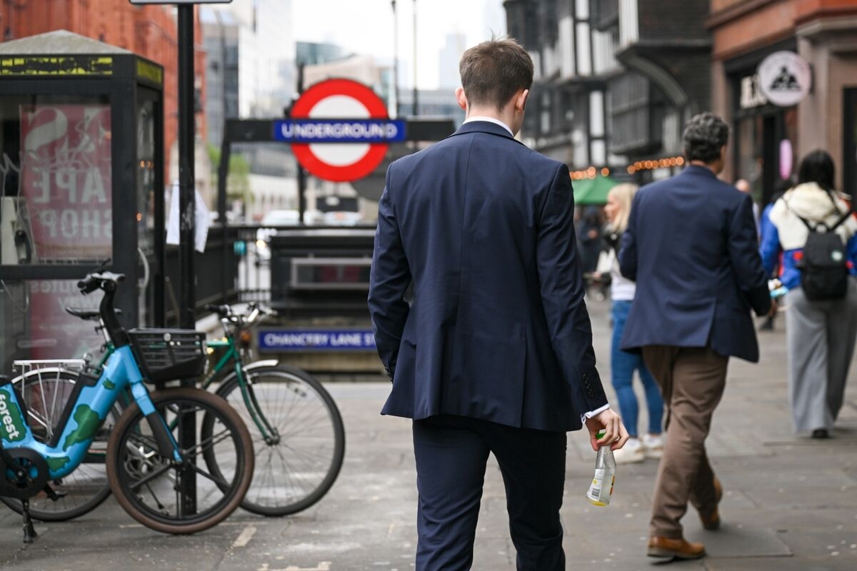 BOE's Breeden Believes UK Labor Market Loosening: Sunday Times