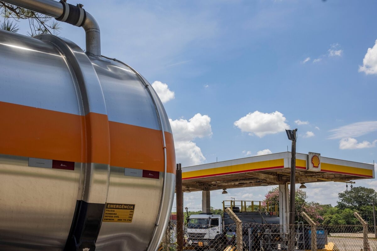 Shell-Cosan Venture Explores Aviation-Fuel Asset Sale