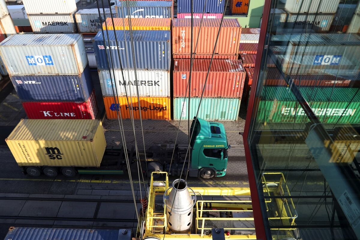 Three European Rate Cuts Seek to Contain US Tariff Upheaval