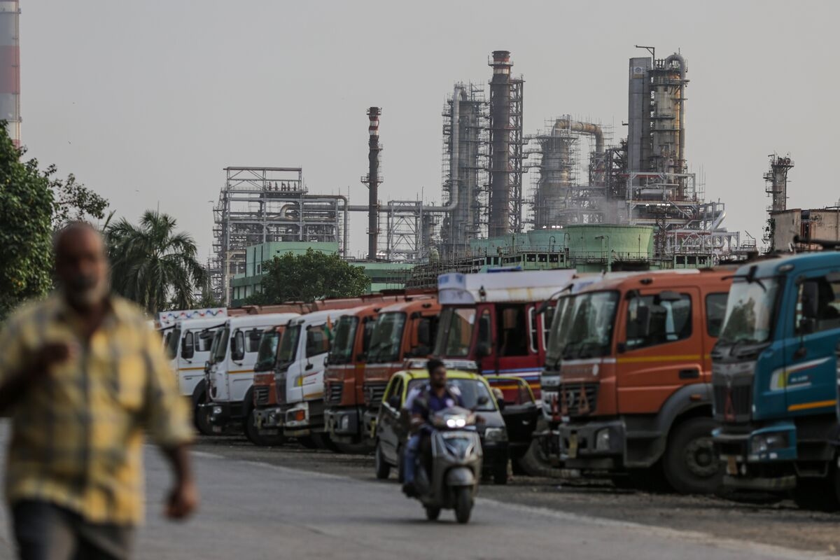 Tankers Deliver Russian Crude to India Despite US, EU Pressure