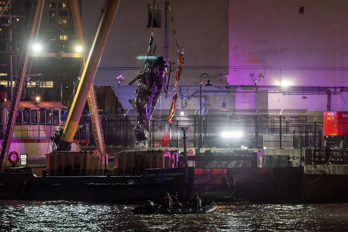 Schumer Urges FAA to Ground Helicopter Company After Fatal Crash