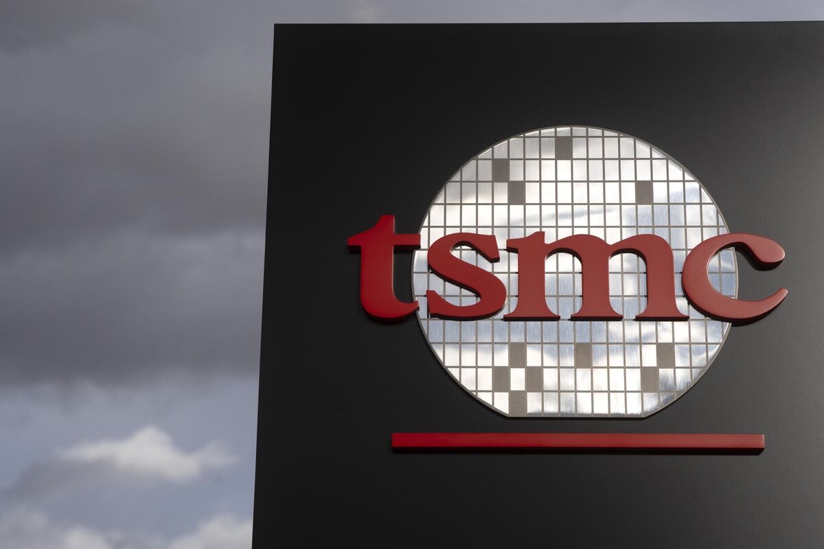 TSMC Shares Trail Smaller Peer UMC After High-Dividend ETF Snub