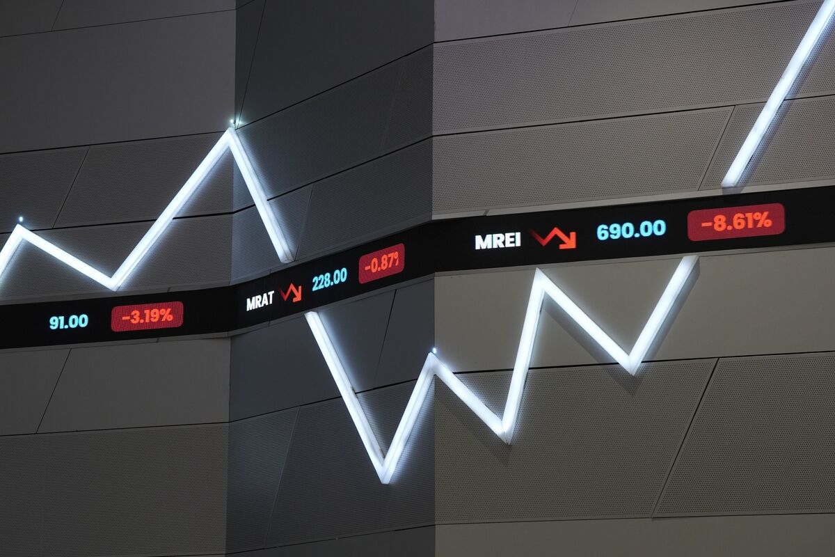 Indonesian Stocks Near Record High, Unfazed by Foreign Selling