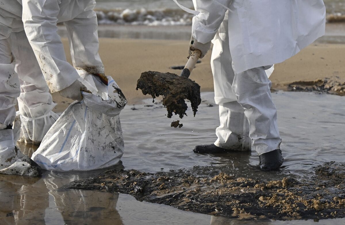 Russia Shuts About 62 Miles of Black Sea Beaches After Oil Spill