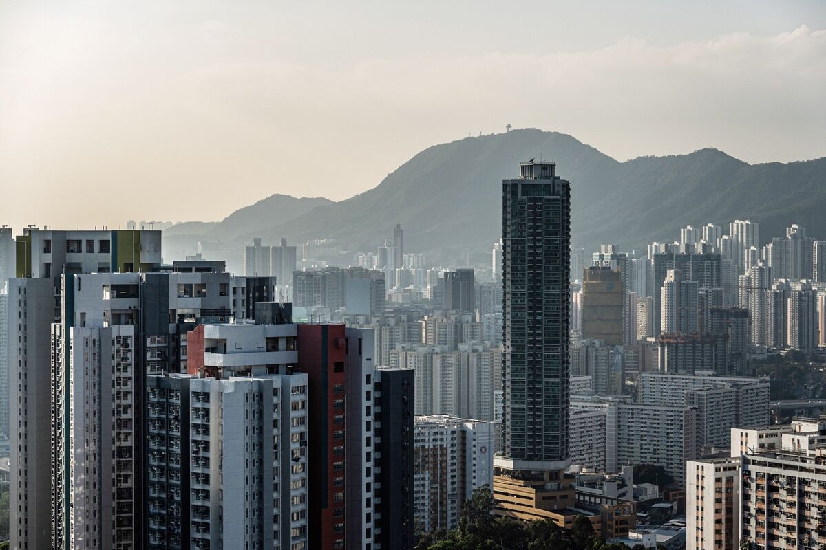 CSI Properties Markets First Dollar Bond in Four Years
