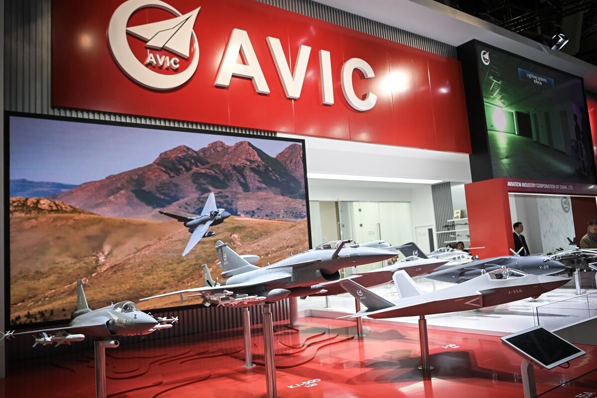 China Aviation Giant Mulls Spinoff of Two Financial Units