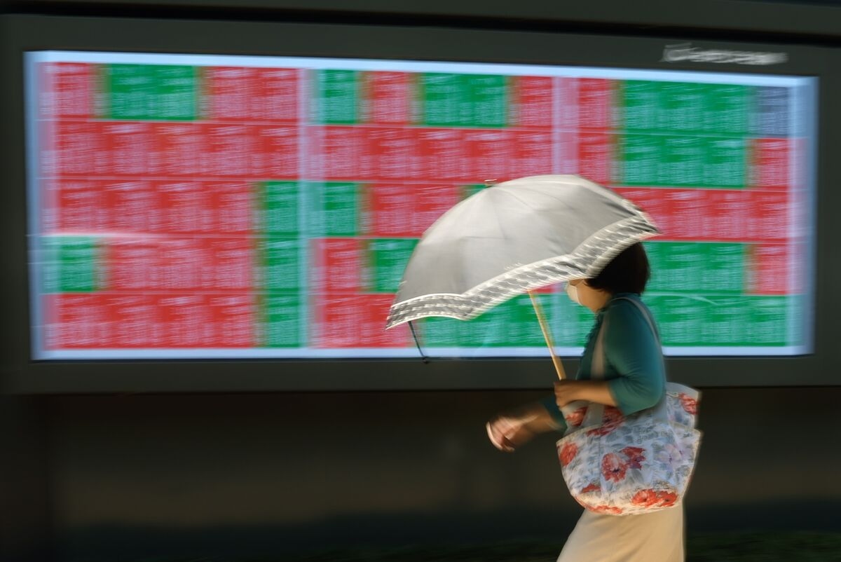 Japan's Stocks Cling to Gains After Election, Nuclear Tailwinds