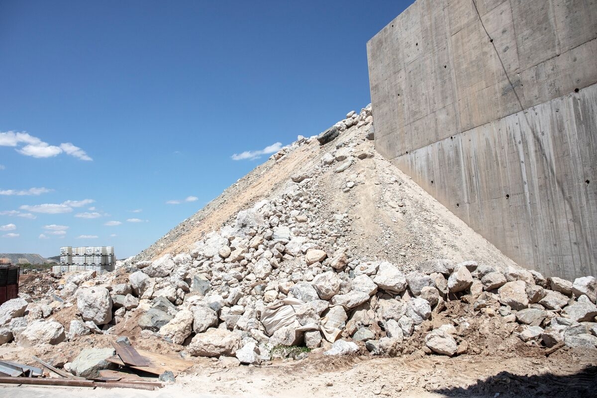 Zimbabwe to Ban Lithium Concentrate Exports Starting Next Year