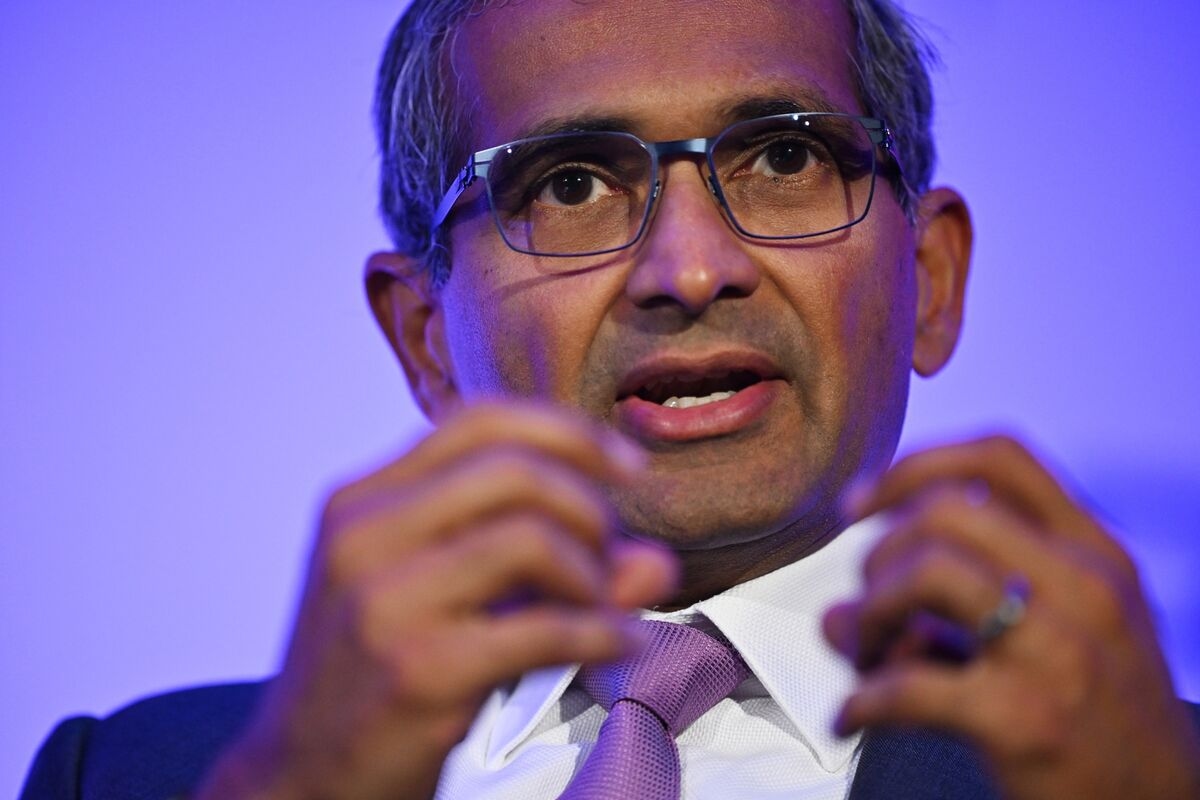 Smith & Nephew Surges on $500 Million Buyback Plan, Profit Beat