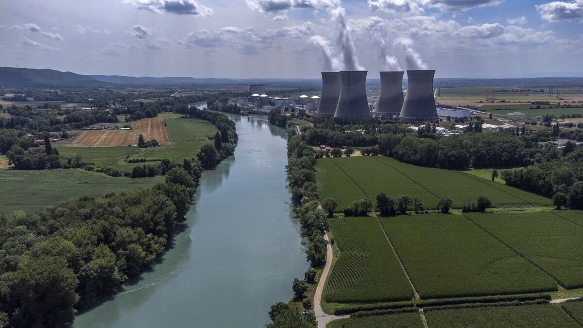 French Power Price Surges as Heat Wave Pressures Reactor Output