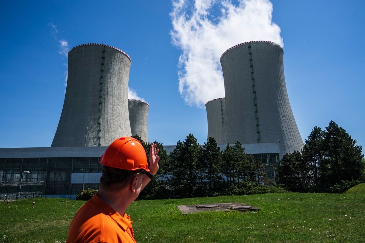 Czech Election Frontrunners Prepare State Buyout of CEZ Utility