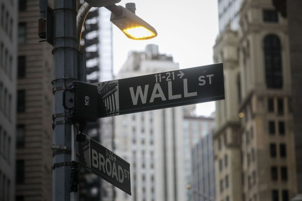 Wall Street's Rush to Launch Vanguard-Style Funds Draws Warnings