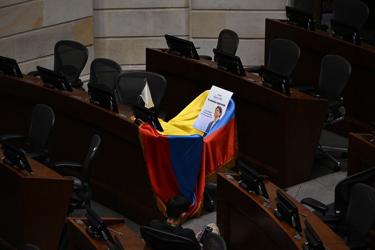 Bomb Attacks Rock Colombia After Presidential Candidate Shot