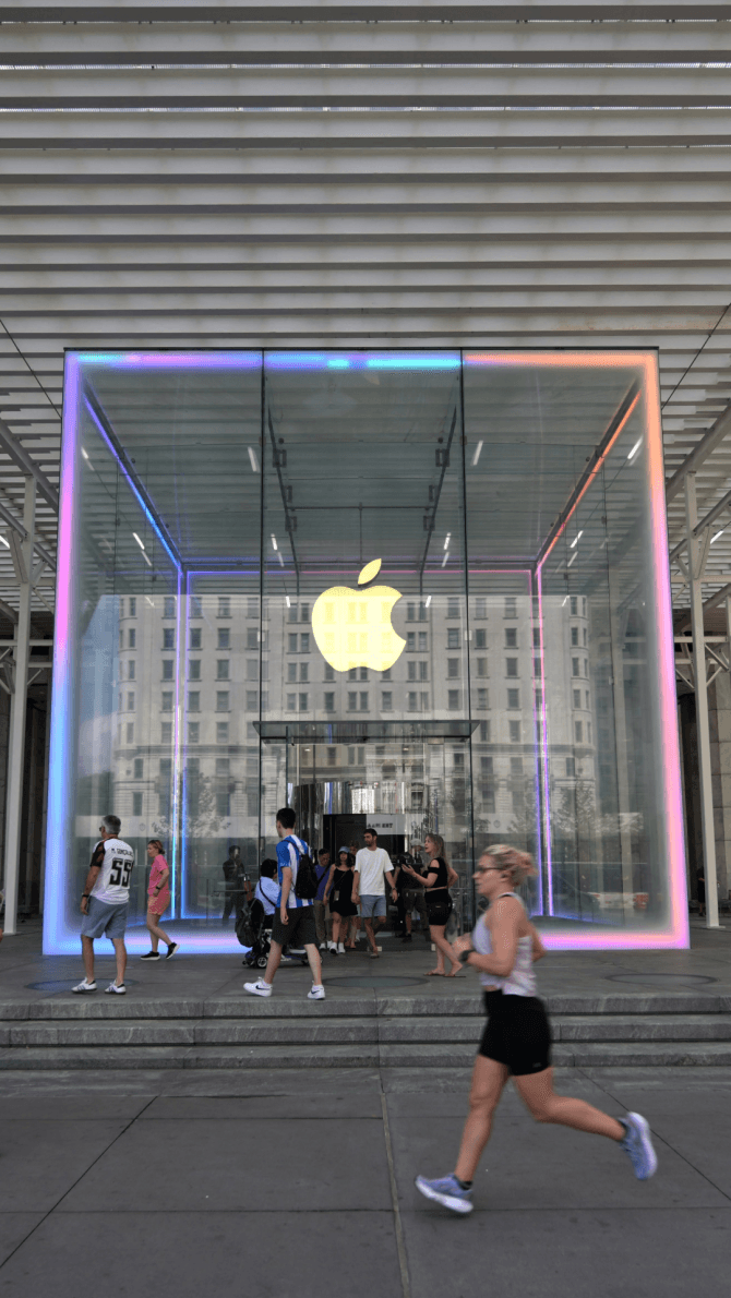 US Retail Faces Hit As Tourists Spend Abroad