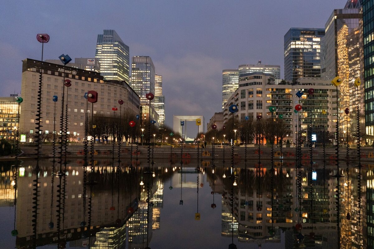 Big Bank Deals in Europe Face Familiar Foe as Governments Meddle