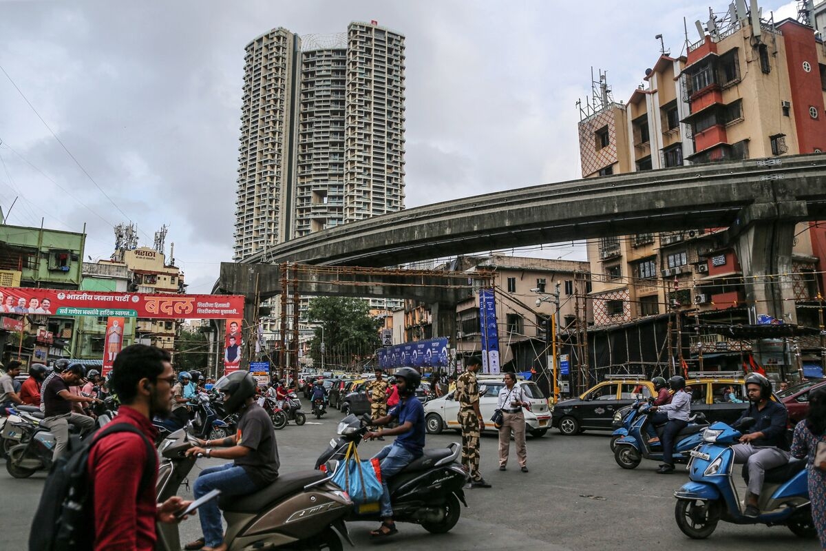 RBI's Big Rate Cut Seen Boosting Demand for Houses, Automobiles