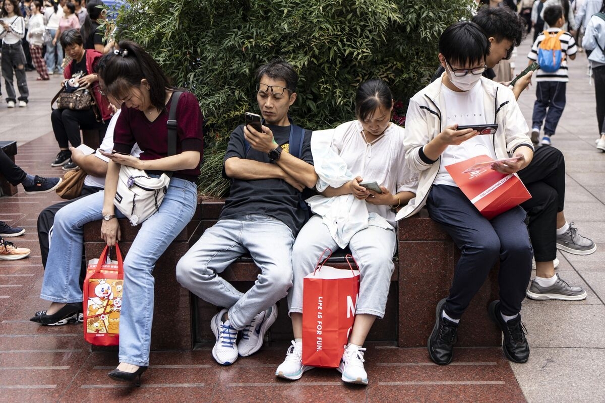 China's Consumption Unexpectedly Improved in Relief From Tariffs