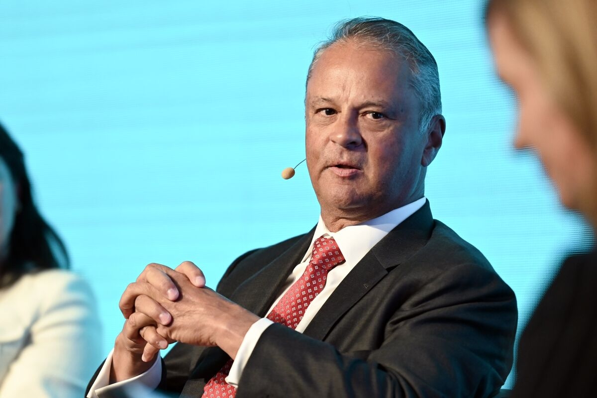 UniSuper Turns to Cash to Navigate Market Ructions