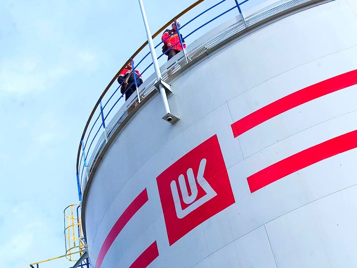 OMV Sells Stake in UAE Gas Project to Lukoil for $594 Million