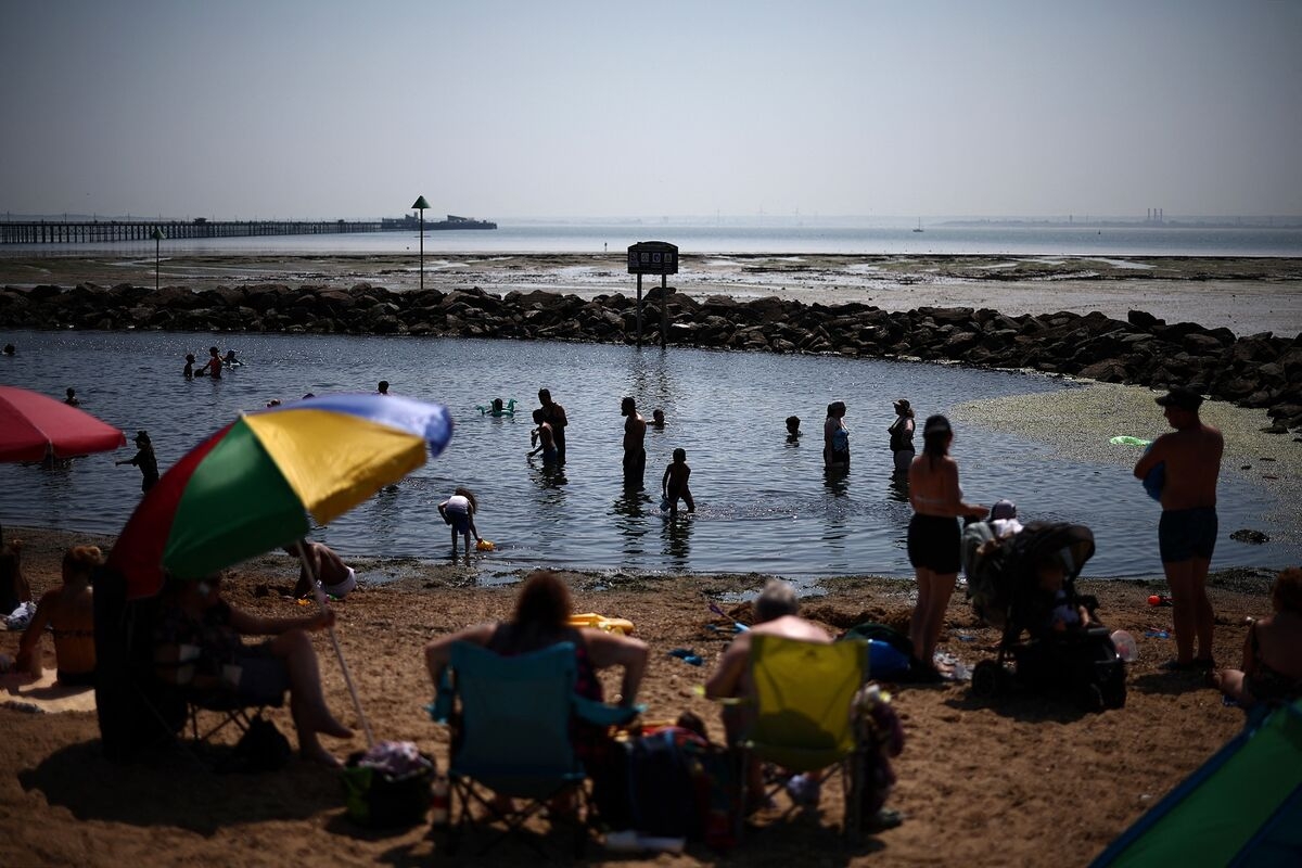 UK Sewage Crisis Leaves Beachgoers Sick and Frustrated