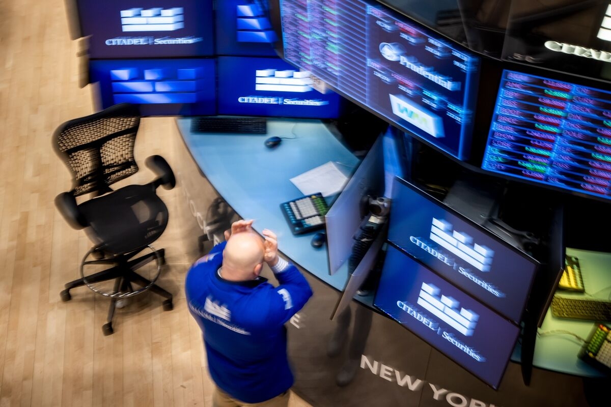 US Futures Slip on Trump Tariffs, Crude Surges