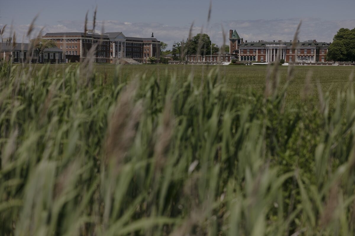 Harrow Pitches $75,000 Boarding School to NYC, International Parents
