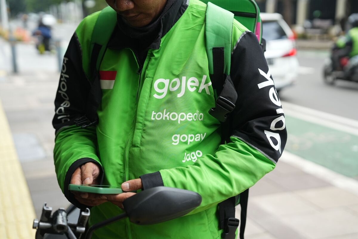 Indonesia's Wealth Fund Weighs Role in $7 Billion Grab-GoTo Deal