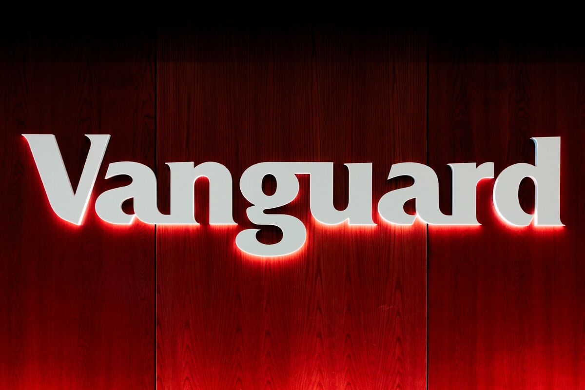 Vanguard's Record Fee Cuts Tighten Screws on BlackRock, Invesco